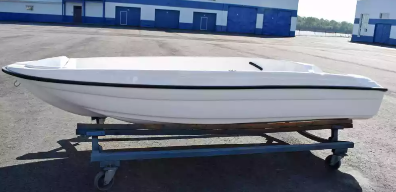 Стеклопластиковая лодка Пингвин (тримаран) в Шахтах