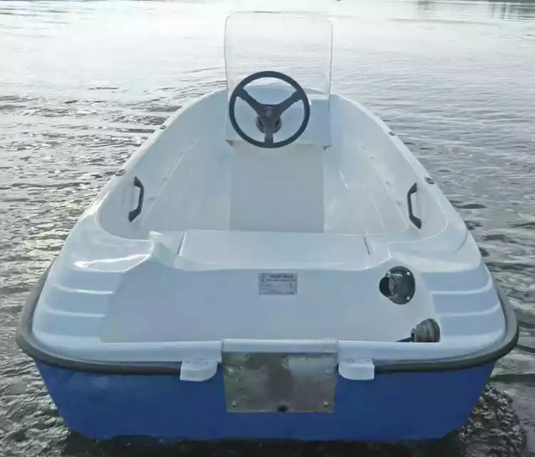 Стеклопластиковая лодка Пингвин с консолью (тримаран) в Шахтах