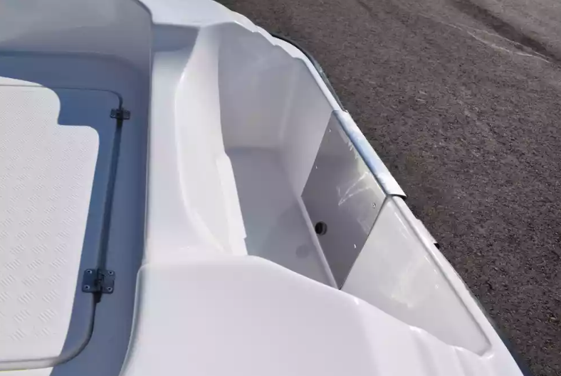 Стеклопластиковая лодка Пингвин (тримаран) в Шахтах