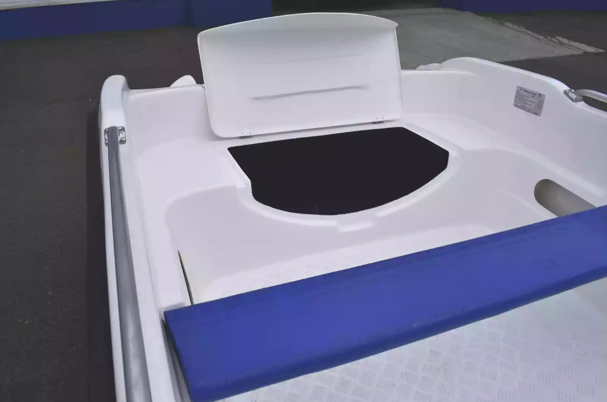 Стеклопластиковая лодка Пингвин New (тримаран) в Шахтах