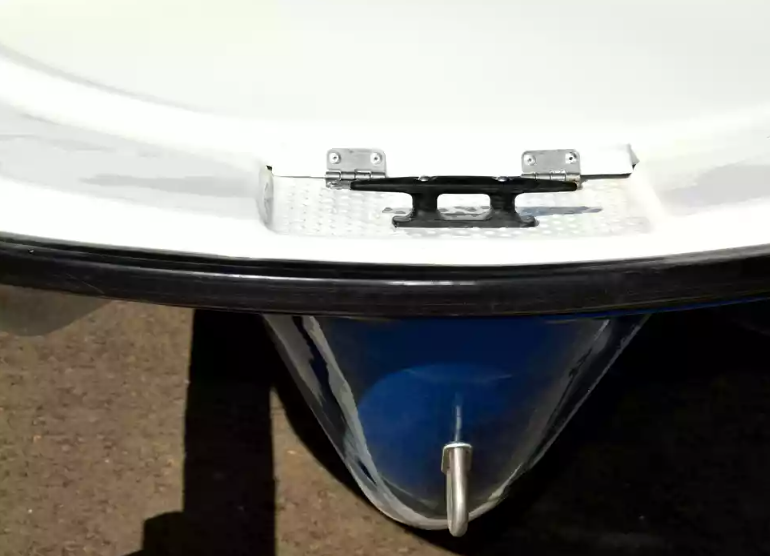 Стеклопластиковая лодка Пингвин с консолью (тримаран) в Шахтах