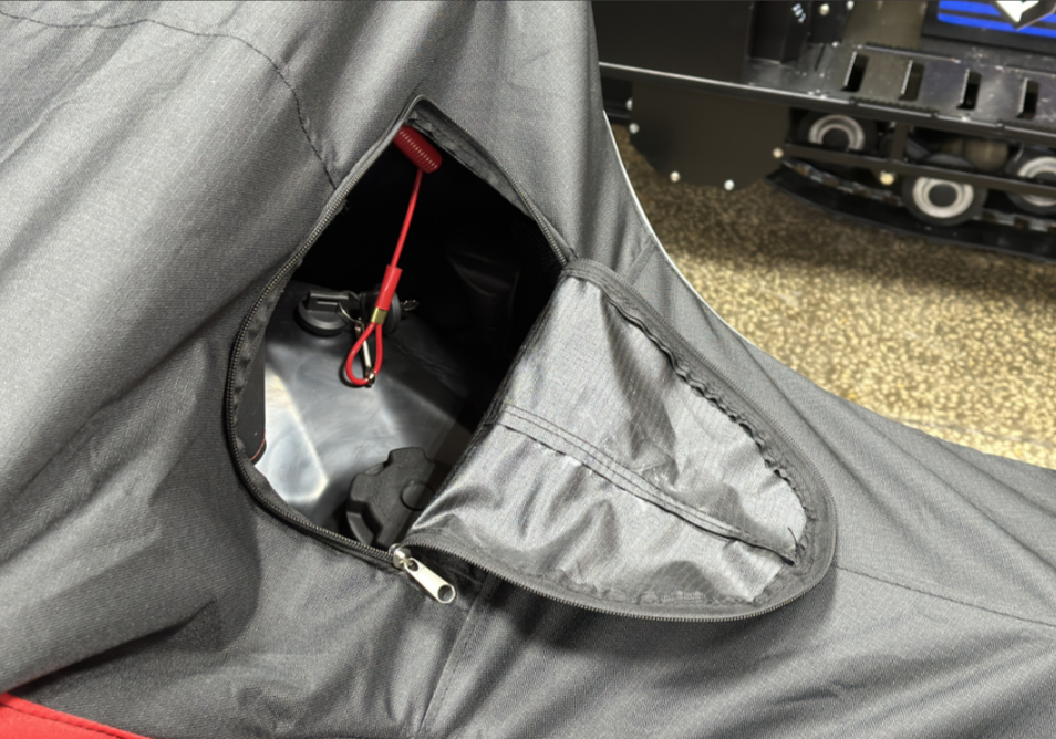 Чехол транспорт. снегохода IKUDZO HUNTER черно-красный Оксфорд ПРЕМИУМ качества с лого IKUDZO в Шахтах