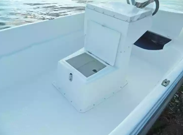 Стеклопластиковая лодка Пингвин с консолью (тримаран) в Шахтах
