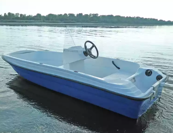 Стеклопластиковая лодка Пингвин с консолью (тримаран) в Шахтах