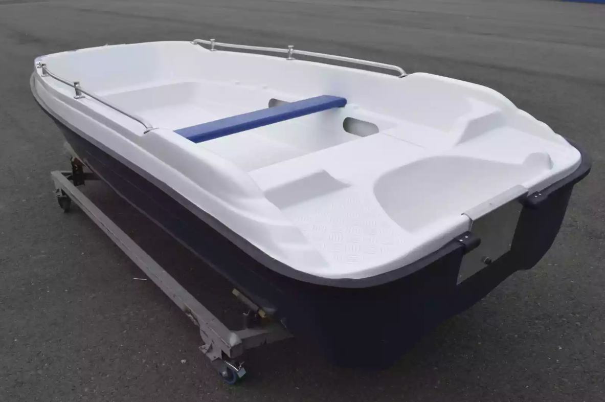 Стеклопластиковая лодка Пингвин New (тримаран) в Шахтах