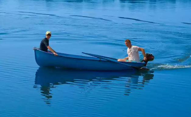 Стеклопластиковая лодка Омуль в Шахтах