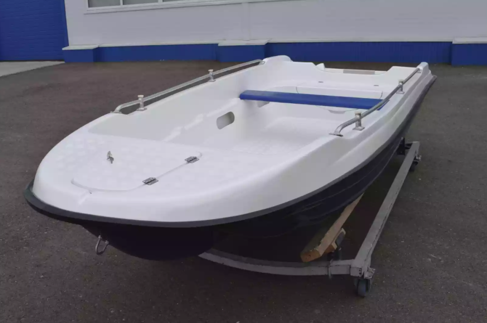 Стеклопластиковая лодка Пингвин New (тримаран) в Шахтах