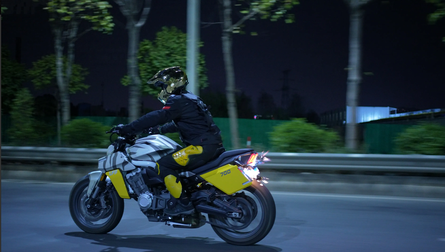 Мотоцикл Benda LFS 700 в Шахтах